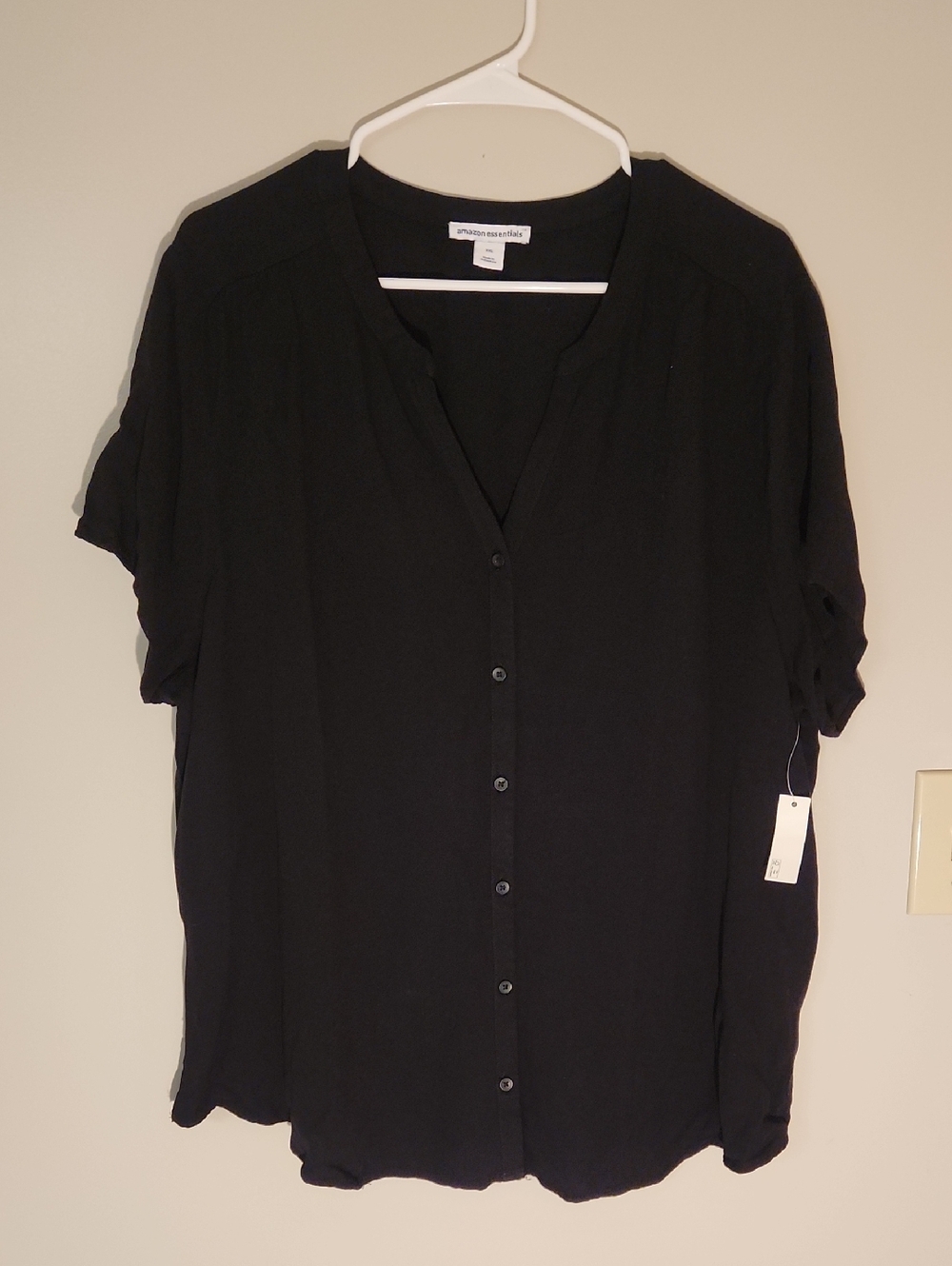 Amazon Essentials Black Short-Sleeve Button-Down Shirt